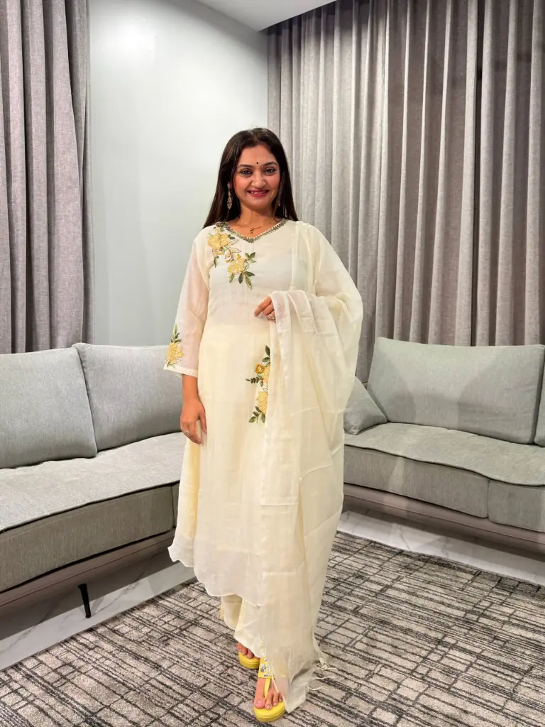 Ivory Mull Chanderi Floral French Knot Kurta Set