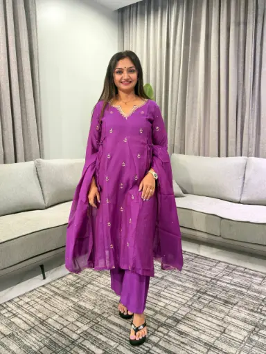 [2969] Purple Banarasi Mull Chanderi Embroidered Neck Kurta Set